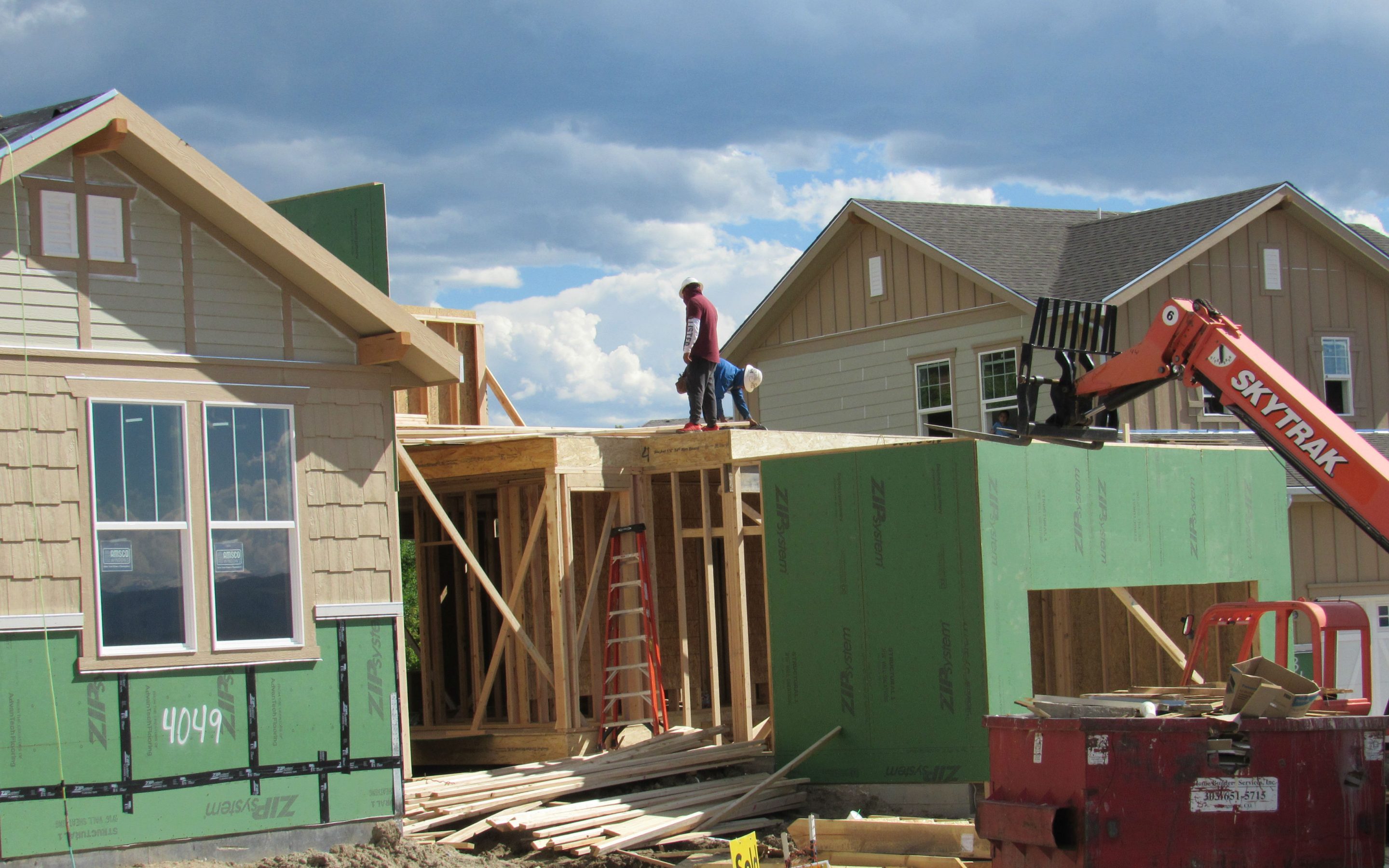 Construction workers build a single family home in Castle Rock. The needs new surface water supplies to reduce its reliance on non-renewable groundwater. Credit: Jerd Smith